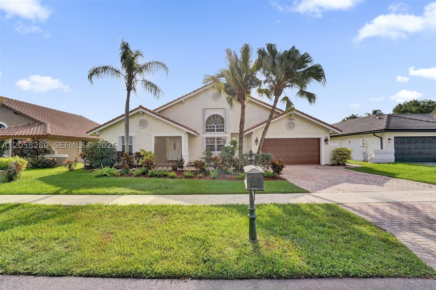 1720 W Oak Knoll Cir