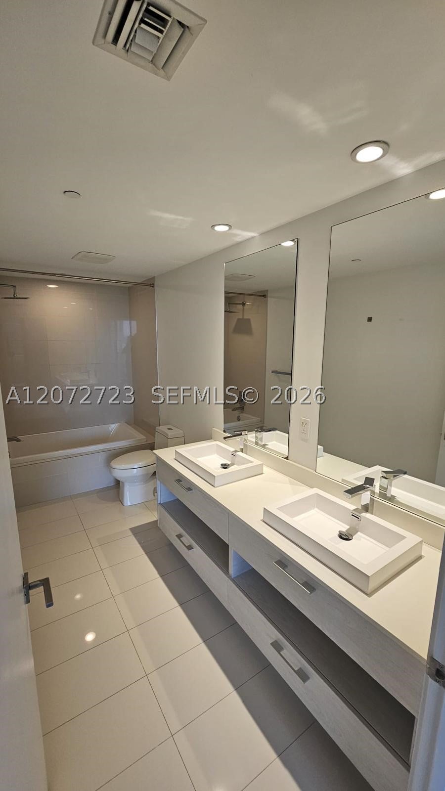 45 SW 9th St 2102