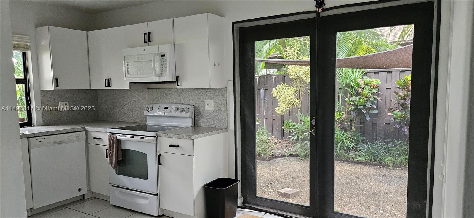 EVERGLADES SUGAR & LAND C - Residential Lease