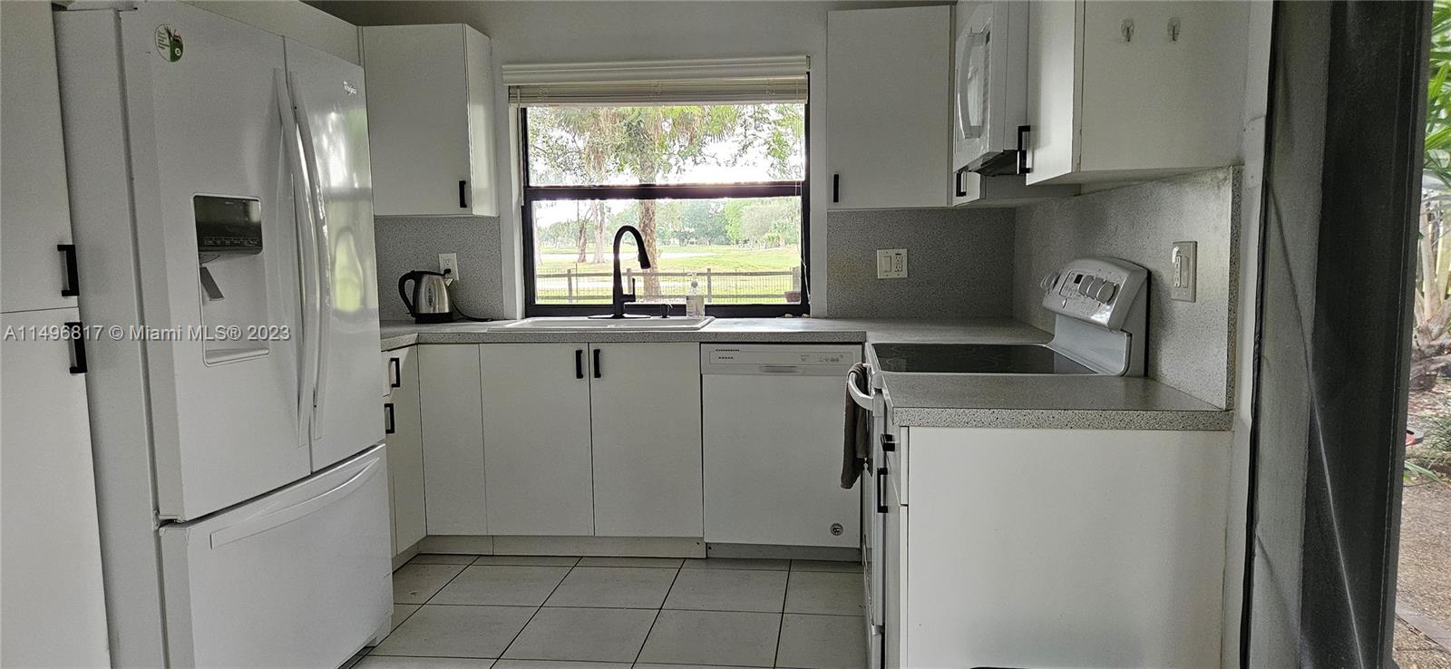 EVERGLADES SUGAR & LAND C - Residential Lease
