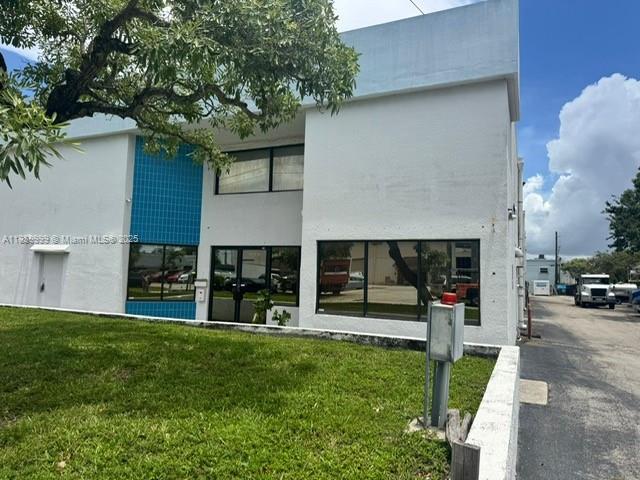 SPACIOUS CORNER UNIT RETAIL OFFICE SPACE FEATURING THREE (3) OFFICES, CONFERENCE ROOM, BATHROOM & KITCHENETTE. NEW A/C. WELL-KEPT BUILDING. HIGHLY SOUGHT AFTER LOCATION ACROSS FROM INTER-MIAMI FC STADIUM.