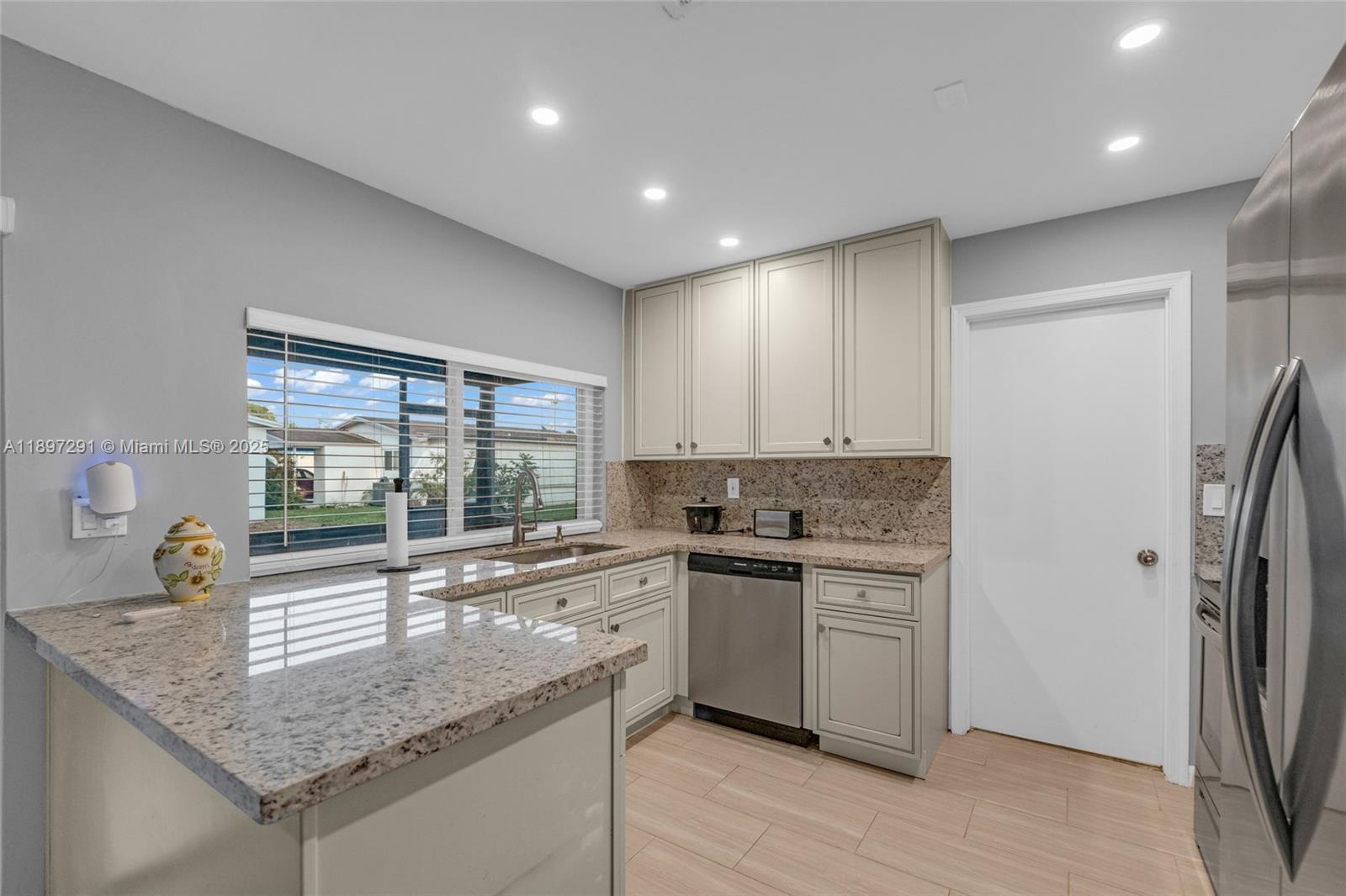 PARADISE GARDENS - Residential