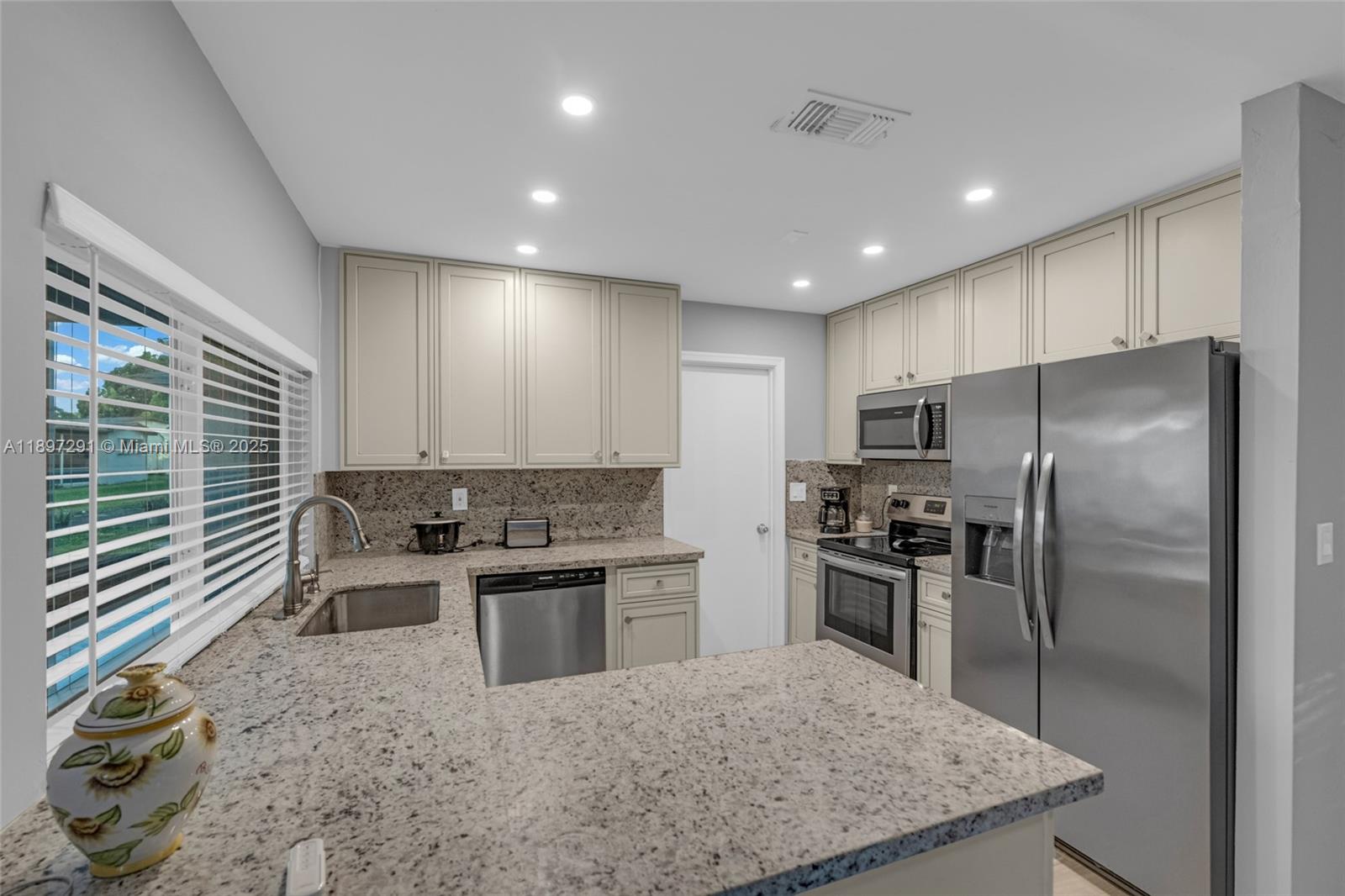 PARADISE GARDENS - Residential