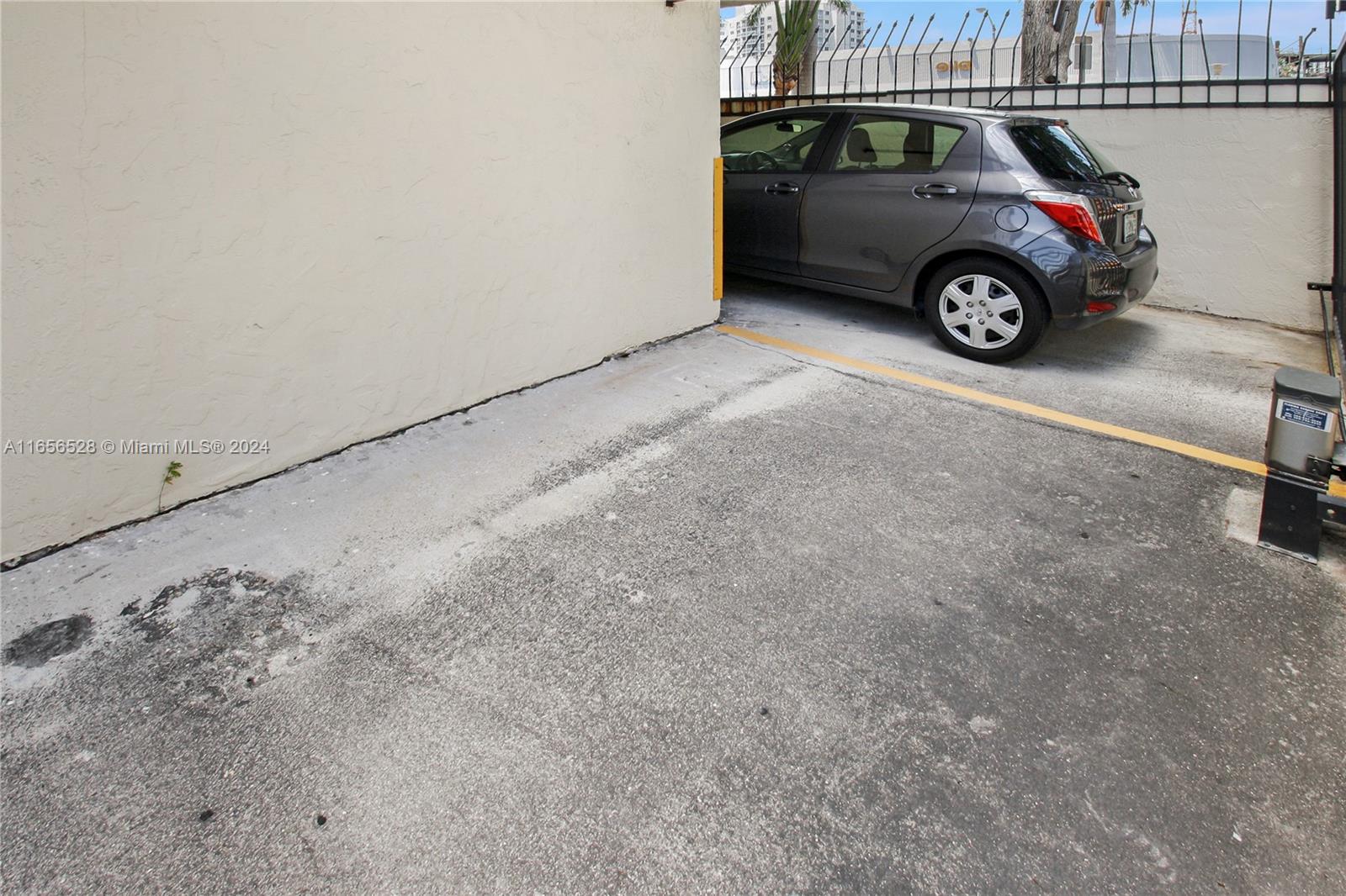 LINCOLN WEST GARDENS COND - Residential Lease