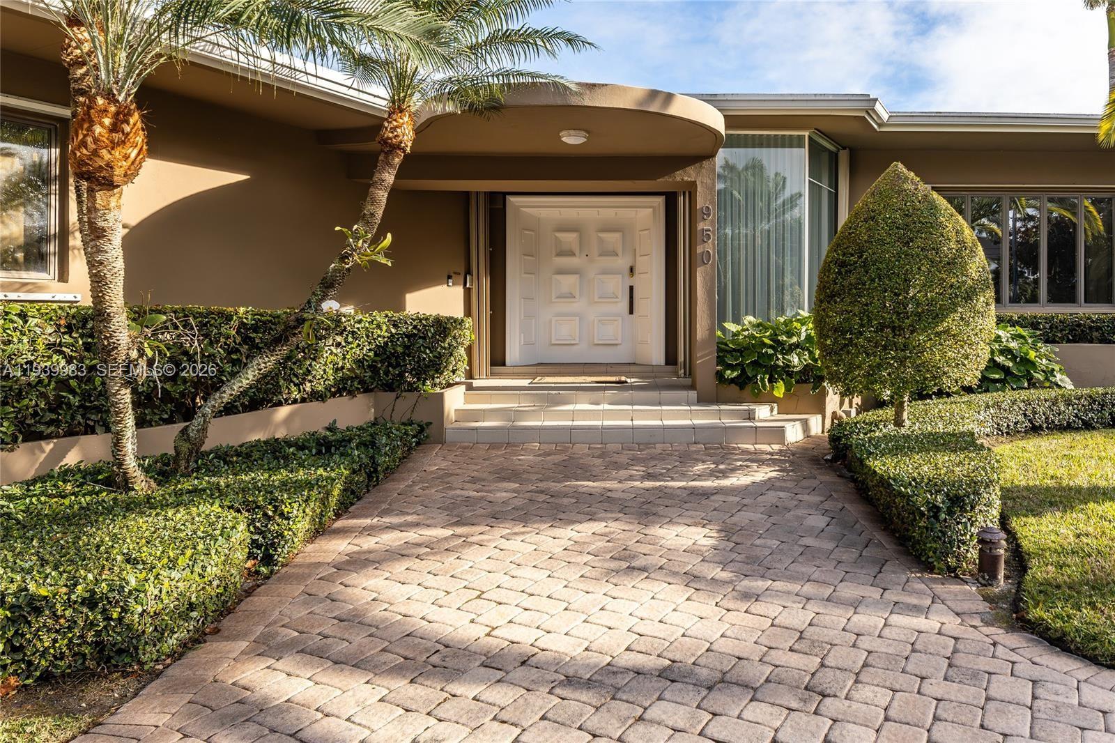 950 S Southlake Dr 950