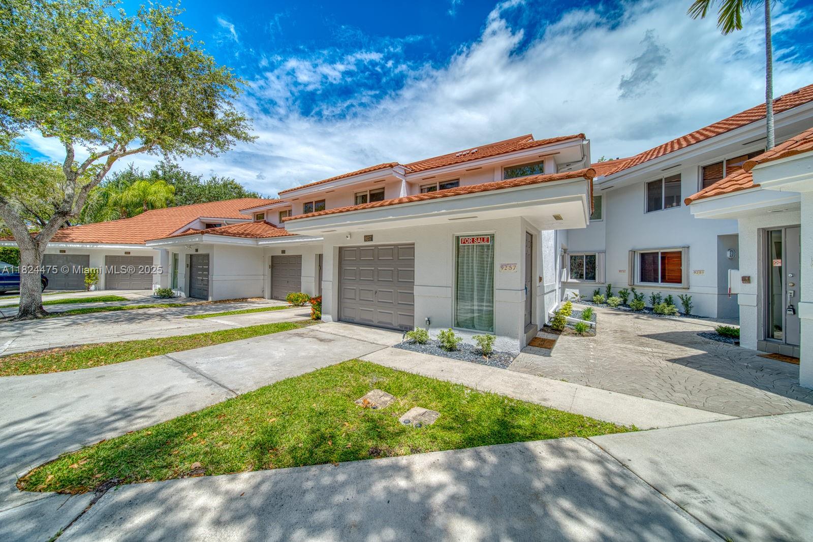 9257 NW 9th Pl 23, Plantation, FL, 33324/$465,000 1 9257 NW 9th Pl 23