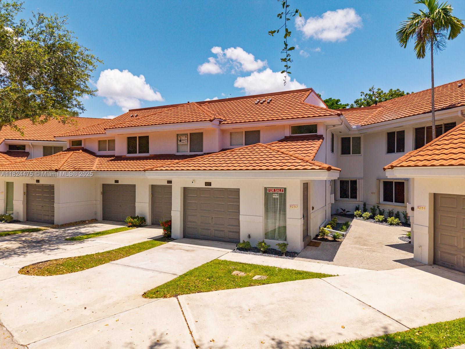 9257 NW 9th Pl 23, Plantation, FL, 33324/$465,000 4 9257 NW 9th Pl 23