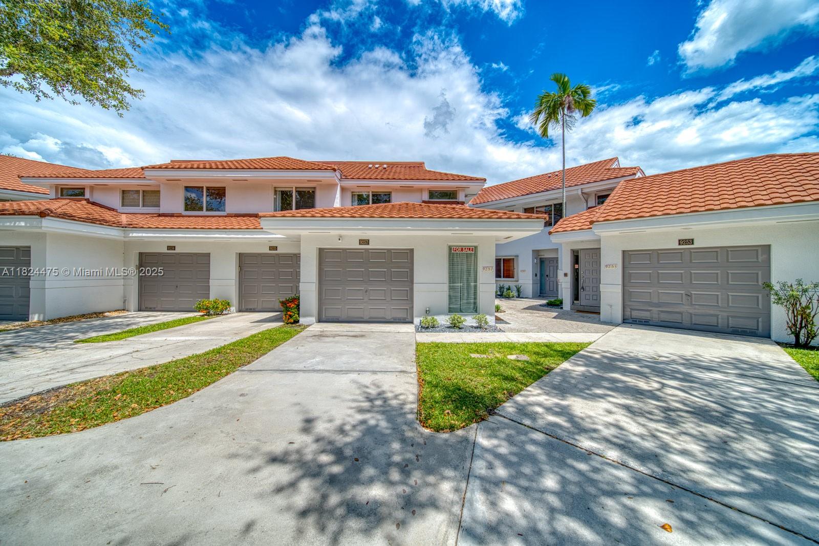 9257 NW 9th Pl 23, Plantation, FL, 33324/$465,000 2 9257 NW 9th Pl 23