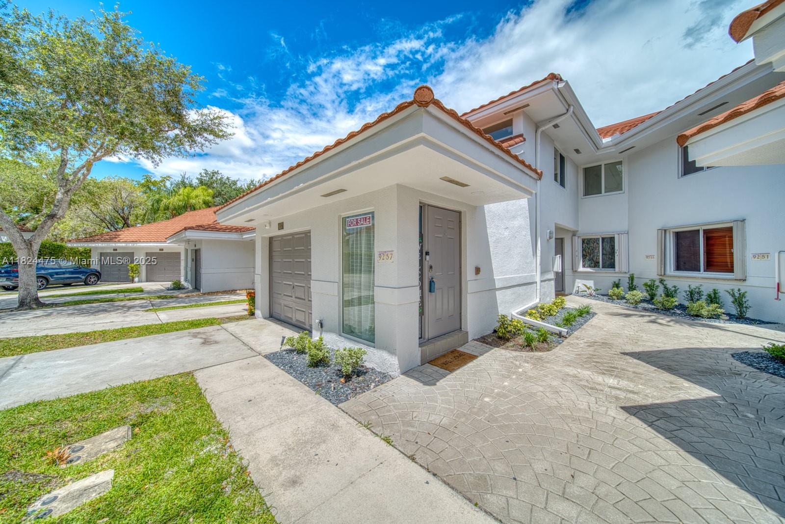 9257 NW 9th Pl 23, Plantation, FL, 33324/$465,000 3 9257 NW 9th Pl 23