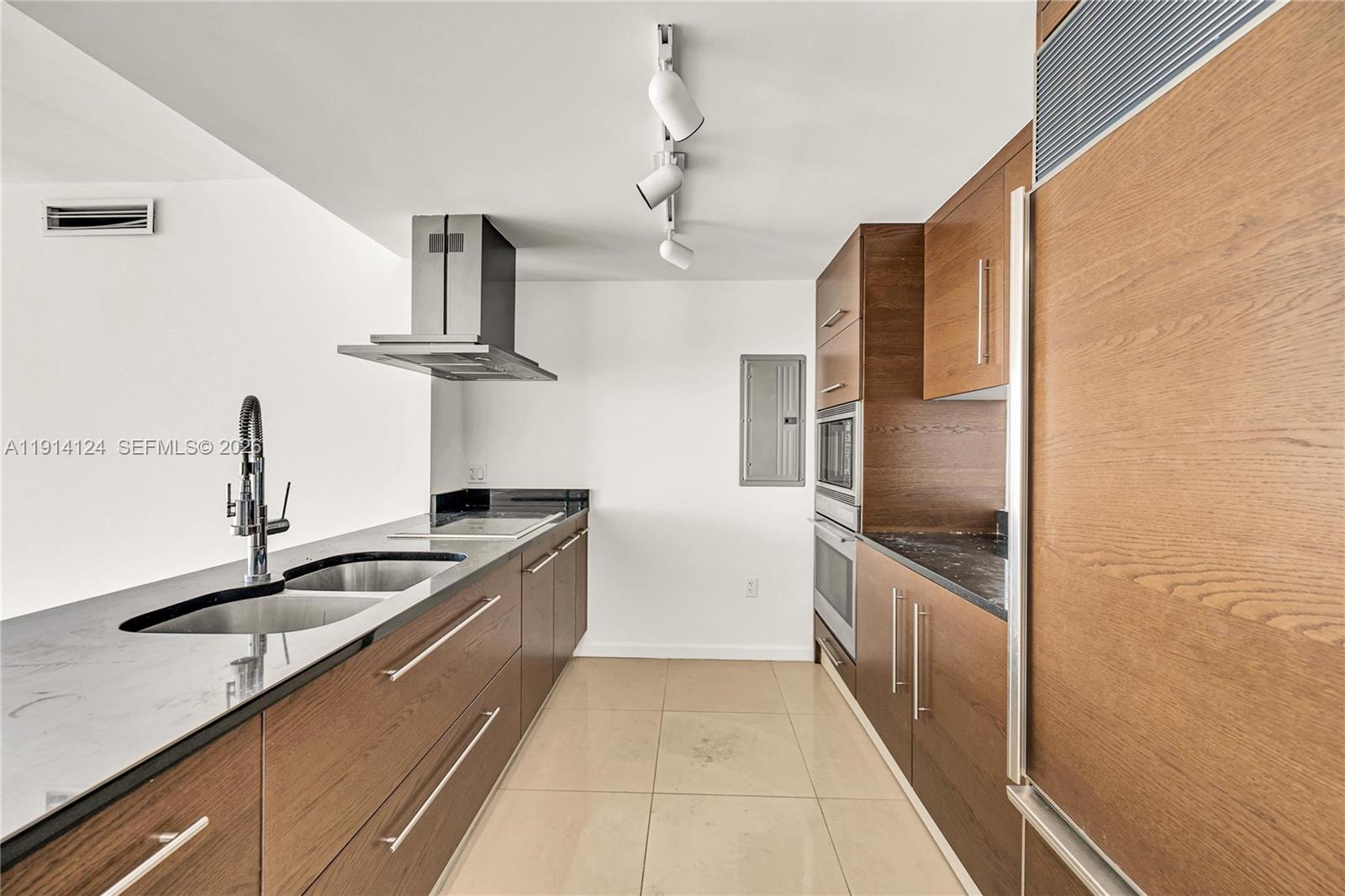 ICON BRICKELL NO TWO - Residential