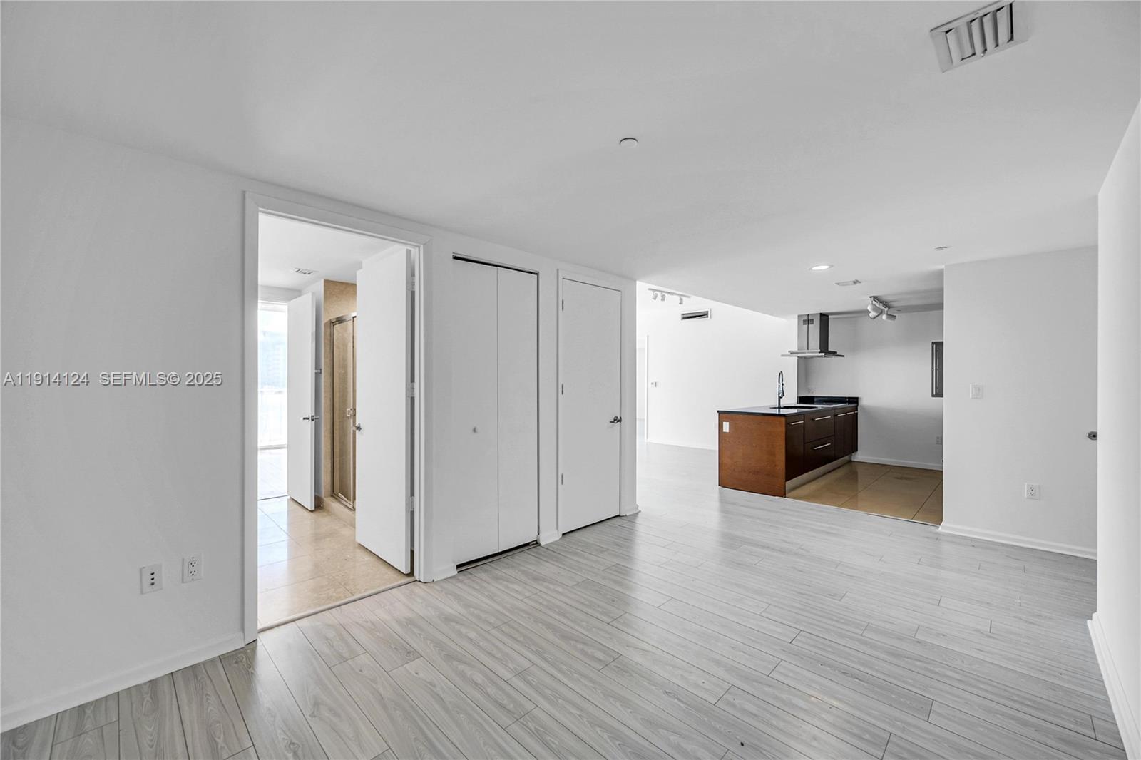 ICON BRICKELL NO TWO - Residential