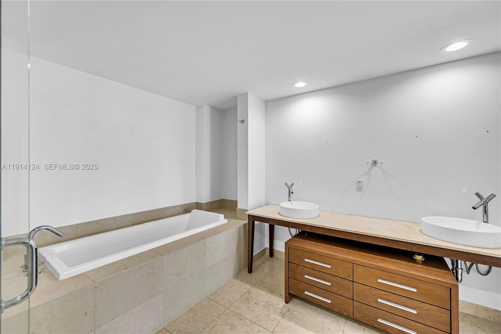 ICON BRICKELL NO TWO - Residential