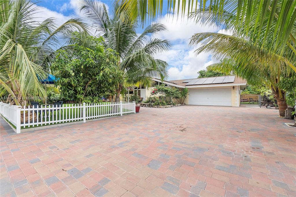 listing image 0