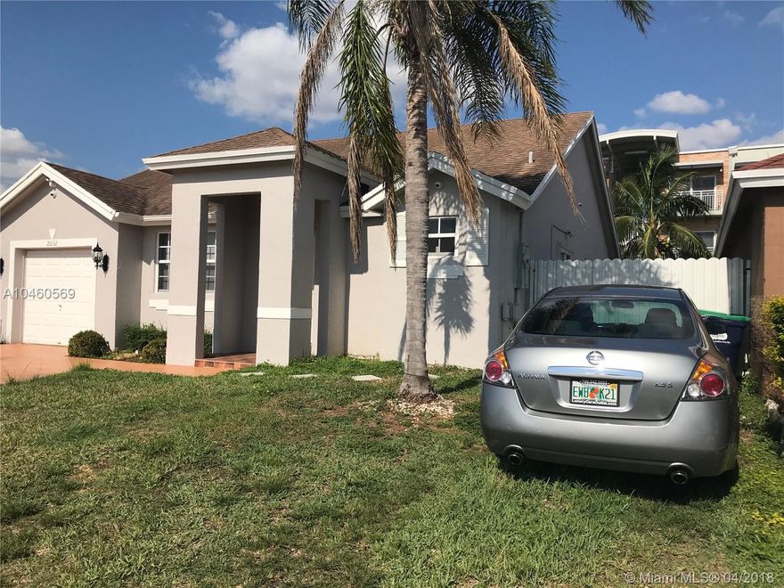 Perfect house for first buyers, 3/2 , one car garage  FHA OK, HOA only $34.00 , large living area, open kitchen to family room, large rooms, Ceramic floors, quiet community and near the us 1 and exit 9 of the turnpike.