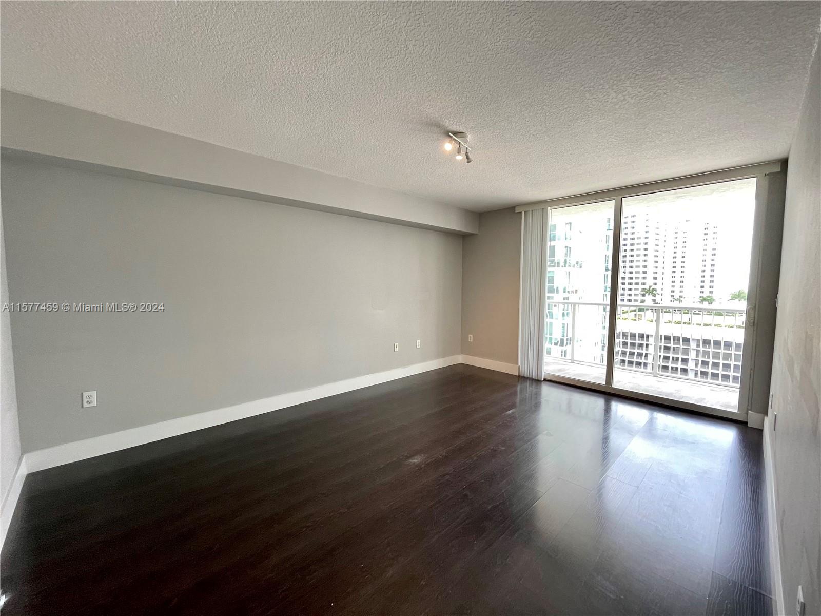 THE CLUB AT BRICKELL BAY - Residential