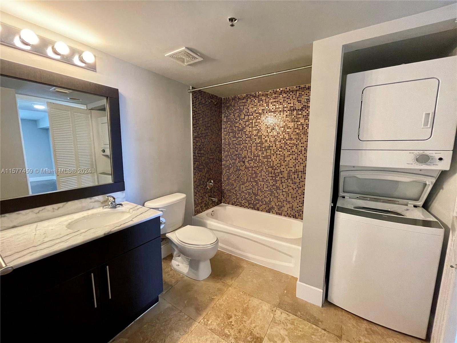 THE CLUB AT BRICKELL BAY - Residential