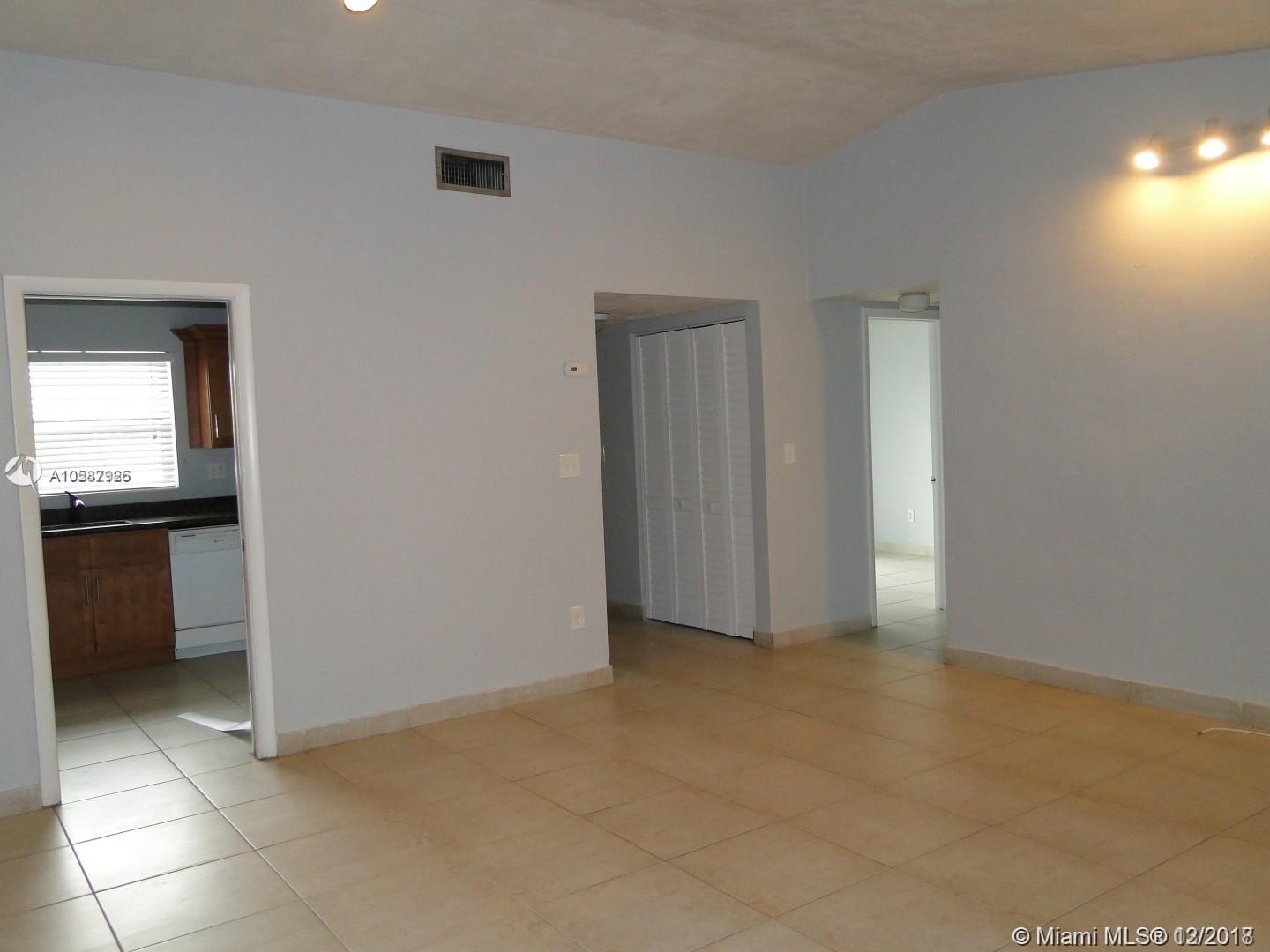 DEVON-AIRE VILLAS SEC 4 - Residential Lease