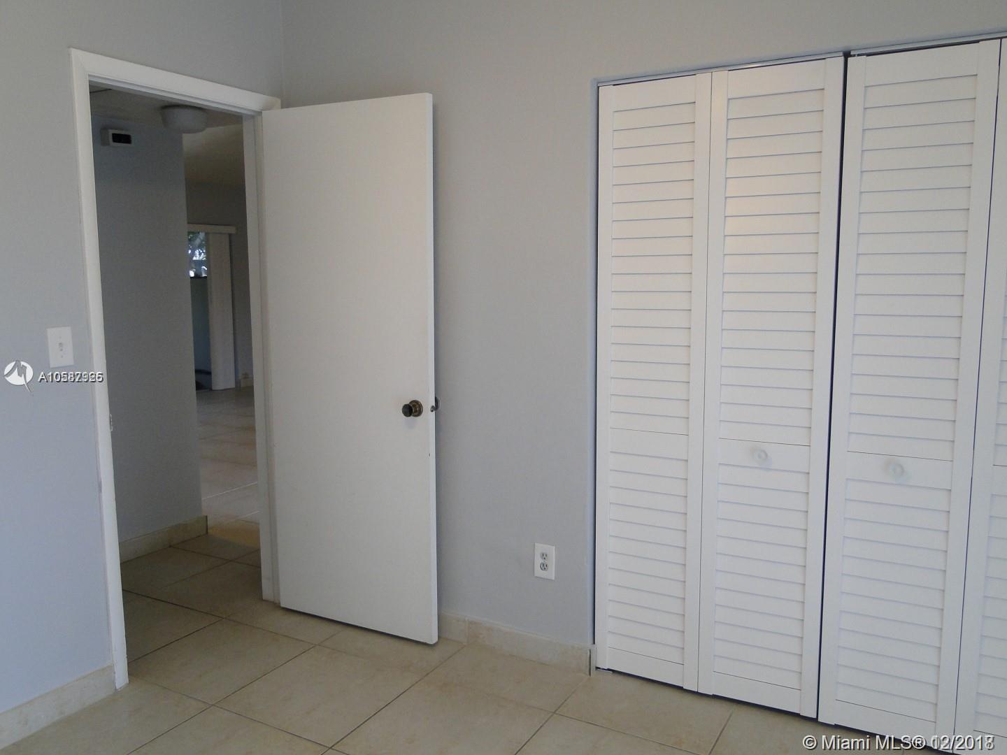 DEVON-AIRE VILLAS SEC 4 - Residential Lease