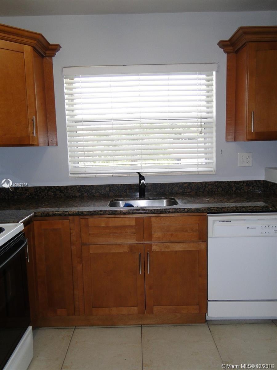 DEVON-AIRE VILLAS SEC 4 - Residential Lease