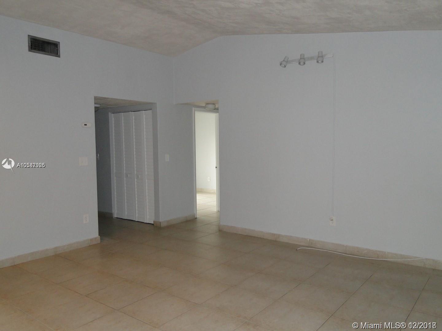 DEVON-AIRE VILLAS SEC 4 - Residential Lease