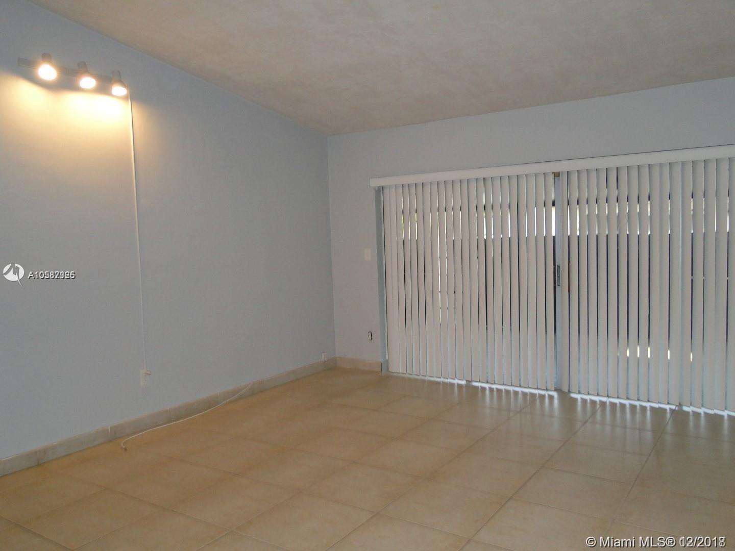 DEVON-AIRE VILLAS SEC 4 - Residential Lease