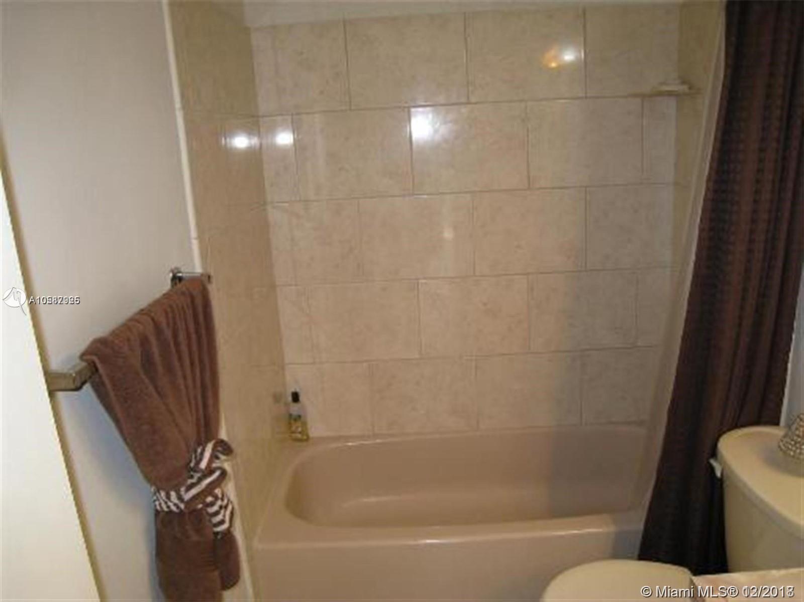 DEVON-AIRE VILLAS SEC 4 - Residential Lease