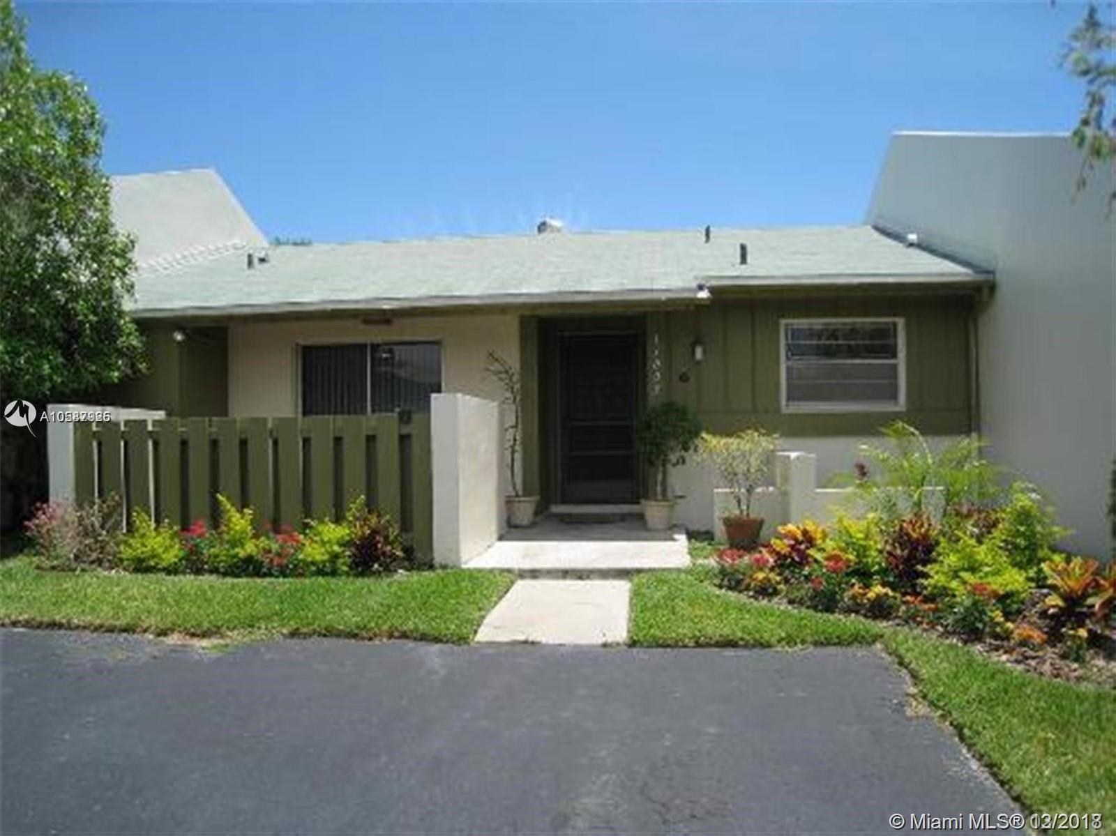 DEVON-AIRE VILLAS SEC 4 - Residential Lease