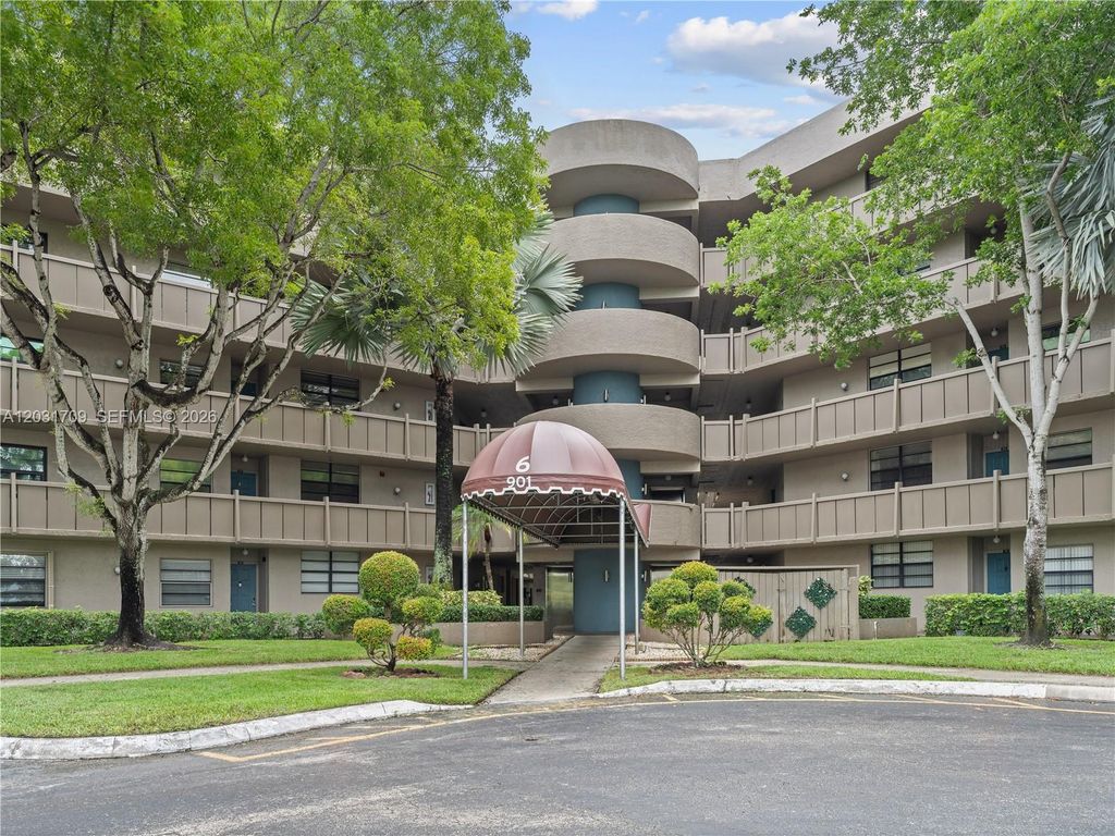 Photo of 901 Colony Point Cir #112, Pembroke Pines, FL 33026 (MLS # A12031709)