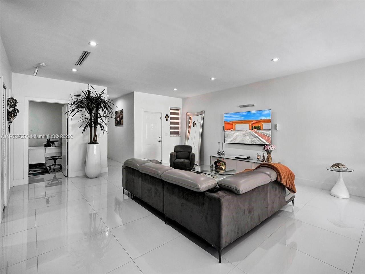 LILANDIA ESTATES CONDO - Residential Lease