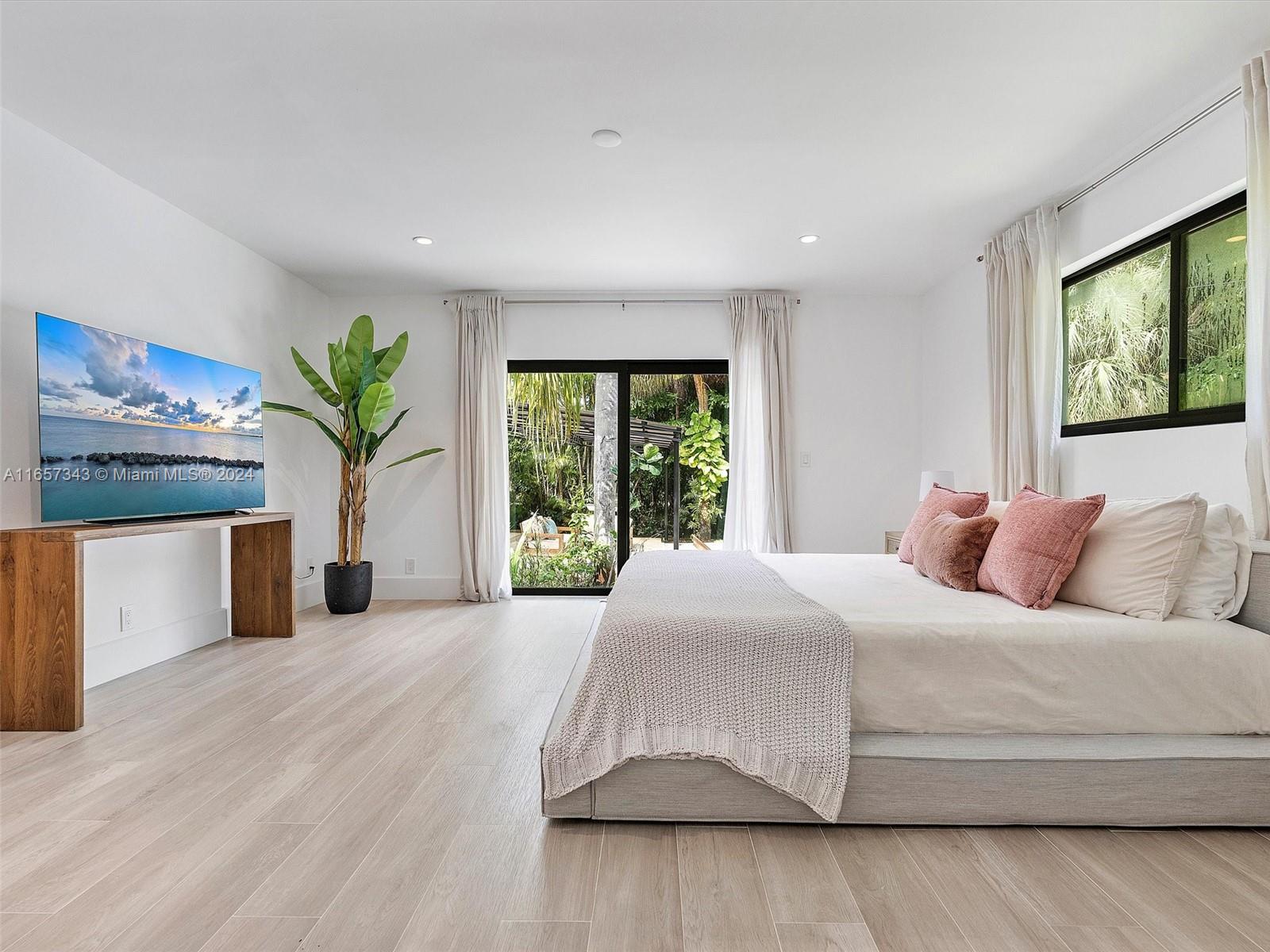 MIAMI SHORES SEC 8 REV - Residential