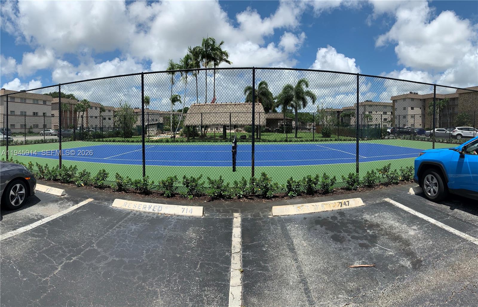 ARROWHEAD NO 5 CONDO - Residential