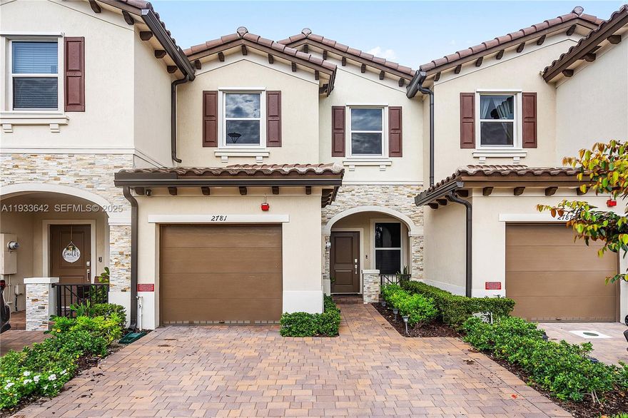 Unapproved Short Sale. Showings by appointment only.