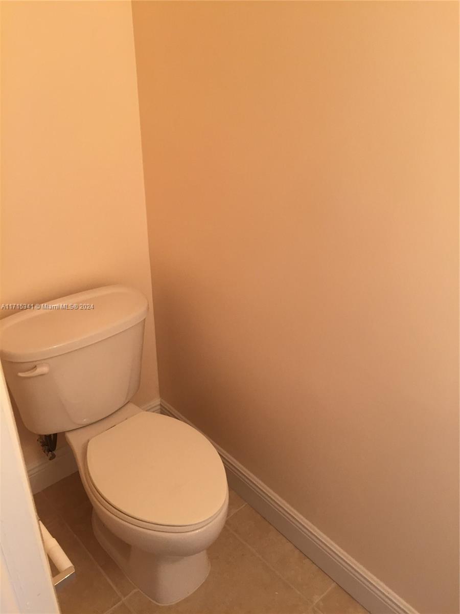 LAKESHORE TOWNHOMES CONDO - Residential