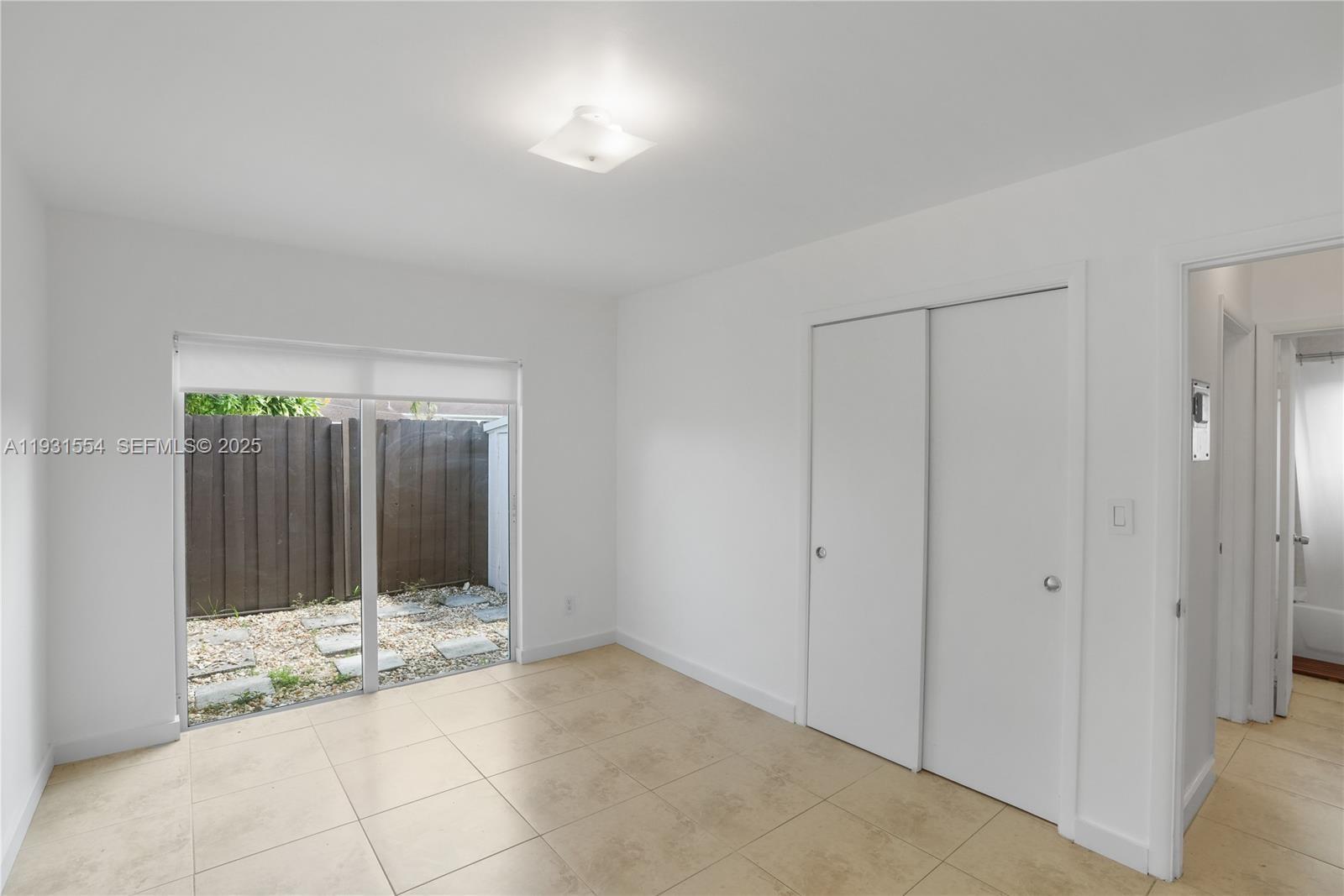 932 MOFFETT CONDO - Residential Lease