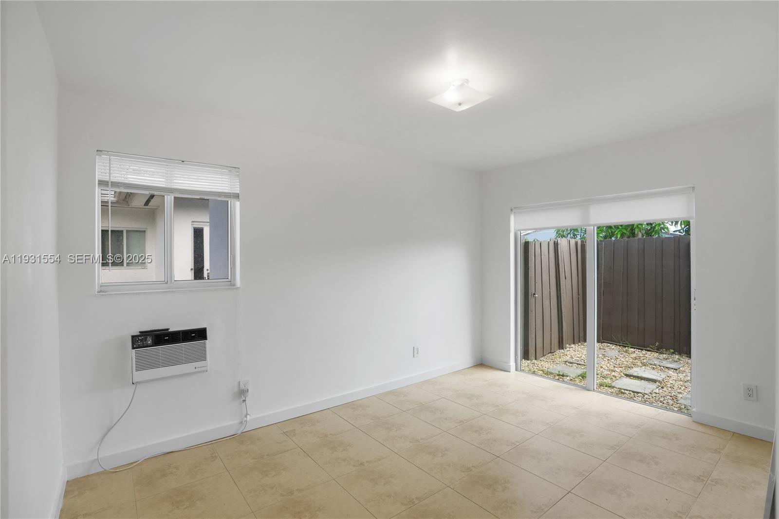 932 MOFFETT CONDO - Residential Lease