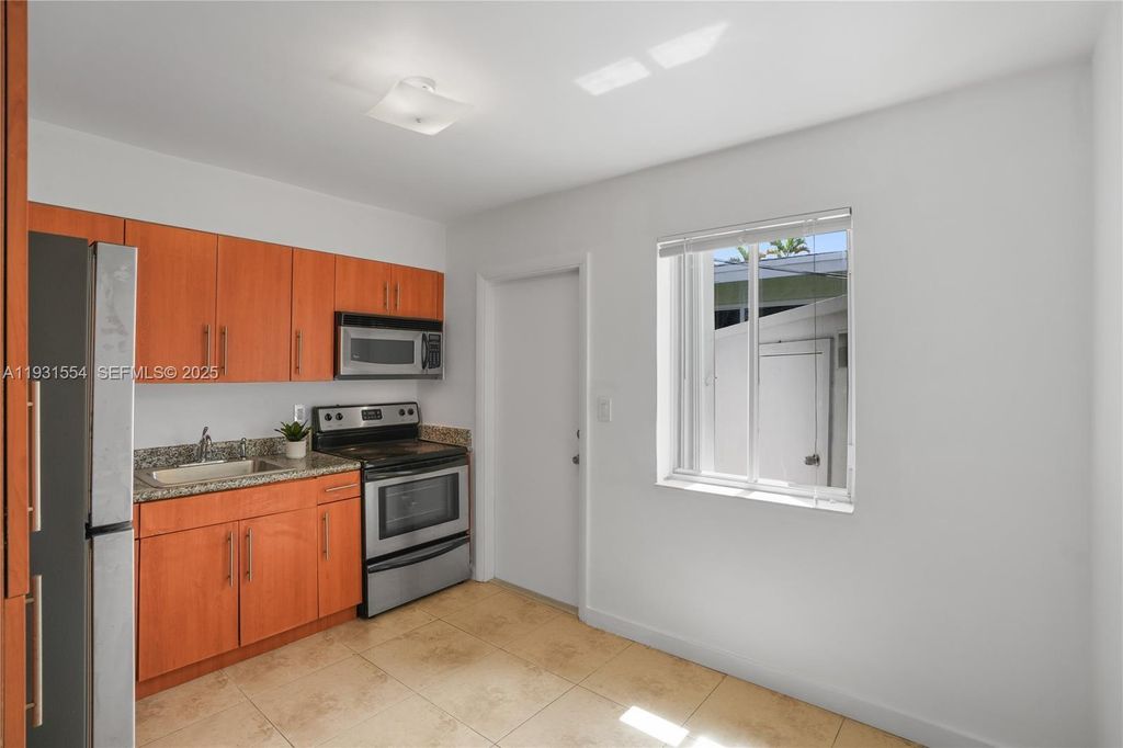 Photo of 932 Moffett St #5, Hallandale Beach, FL 33009 (MLS # A11931554)