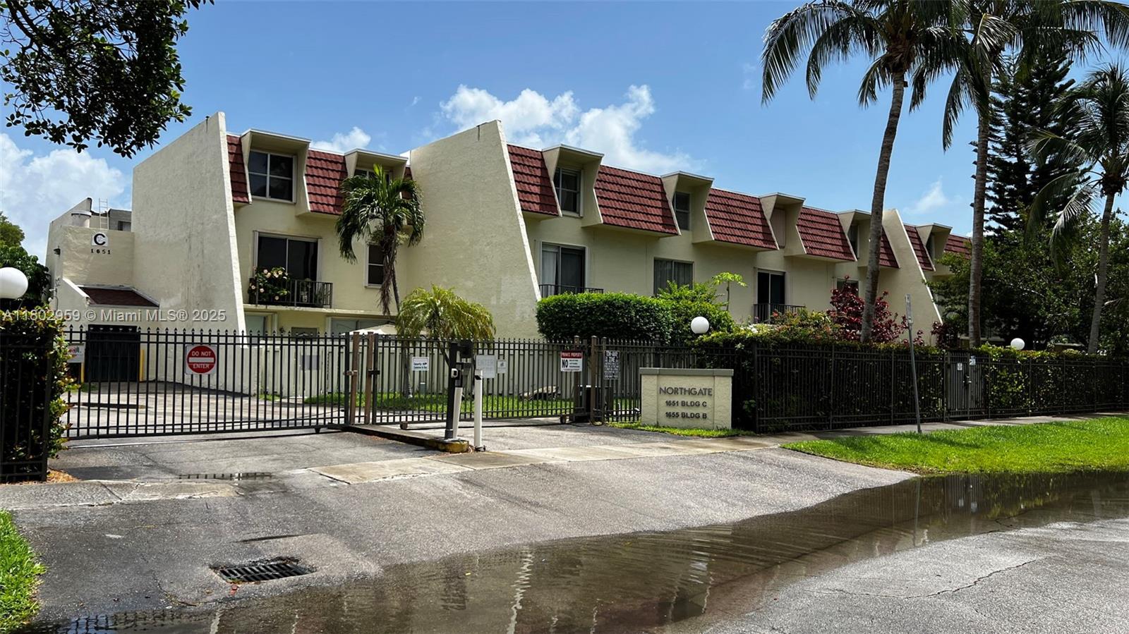 Rental Property at 1655 Ne 115th St 21B, Miami, Broward County, Florida - Bedrooms: 2 
Bathrooms: 3  - $2,750 MO.