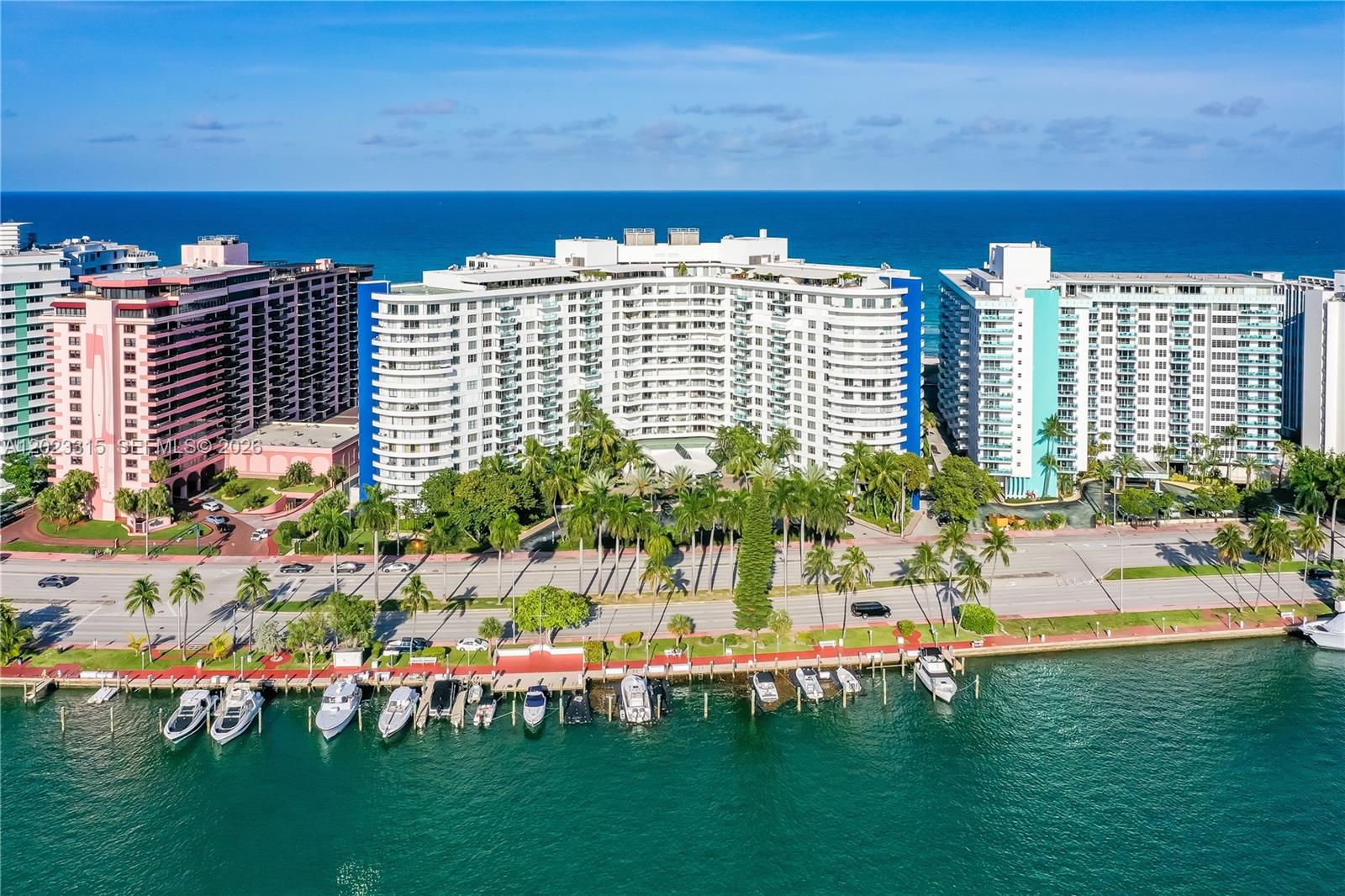 5151 Collins Ave 827