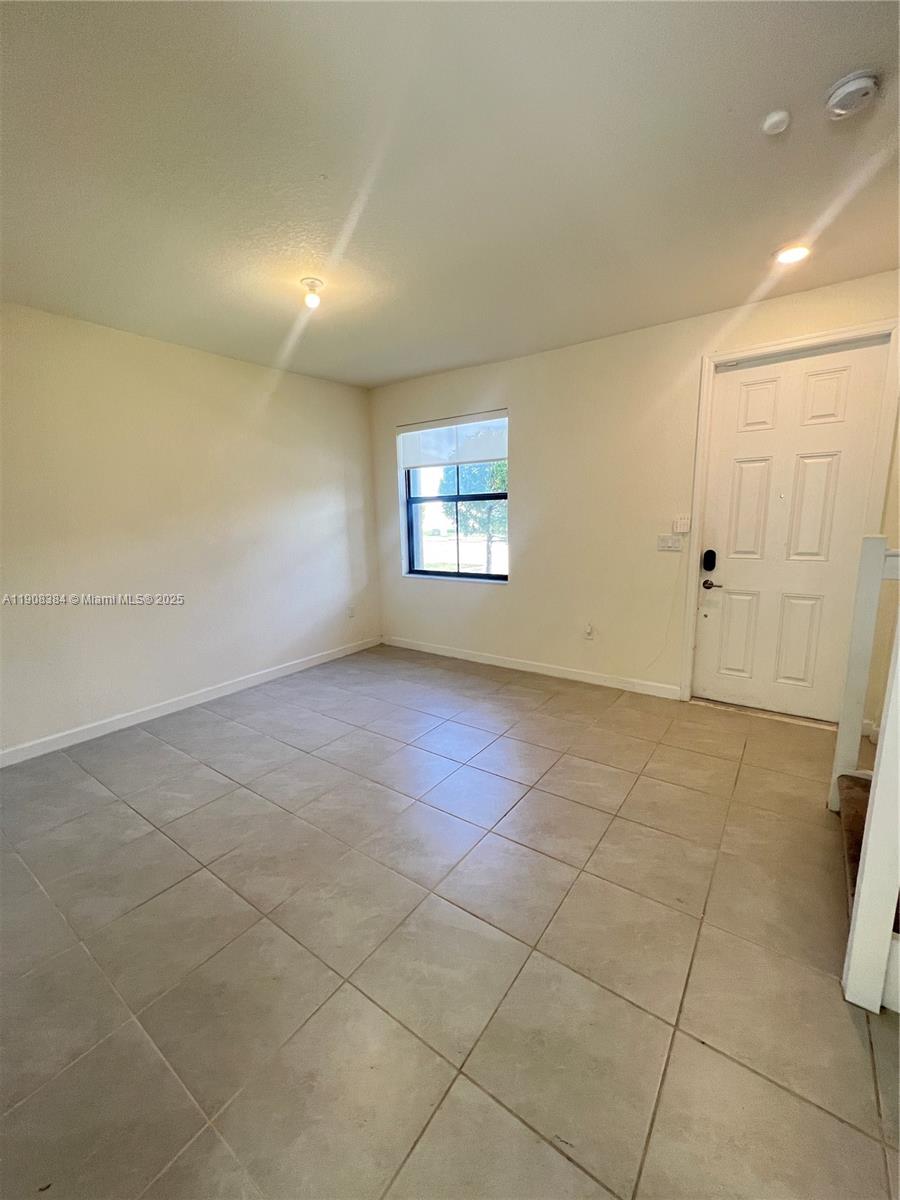 AQUABELLA NORTH REPLAT - Residential Lease