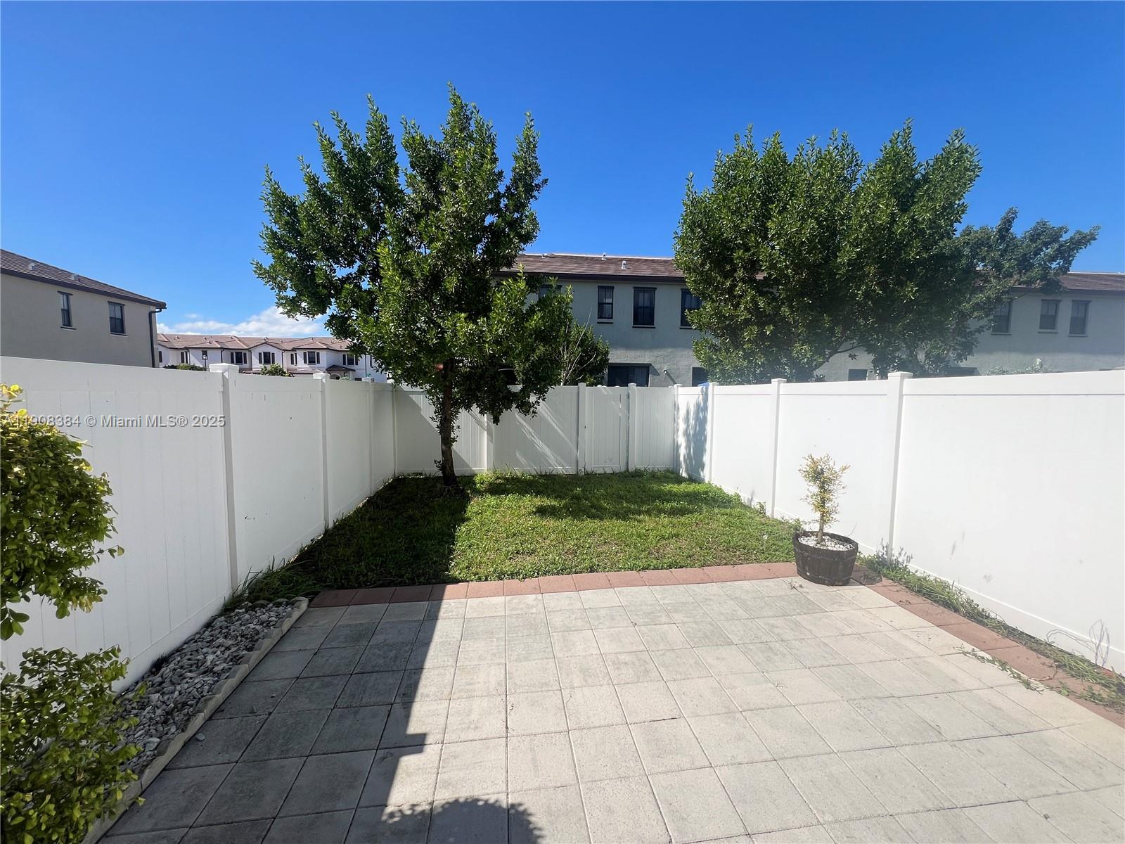 AQUABELLA NORTH REPLAT - Residential Lease