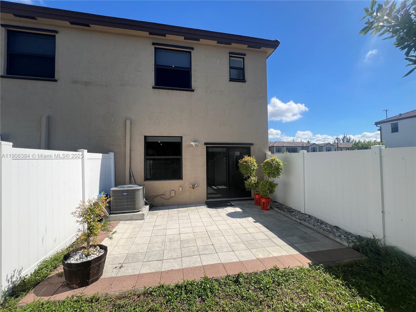 AQUABELLA NORTH REPLAT - Residential Lease