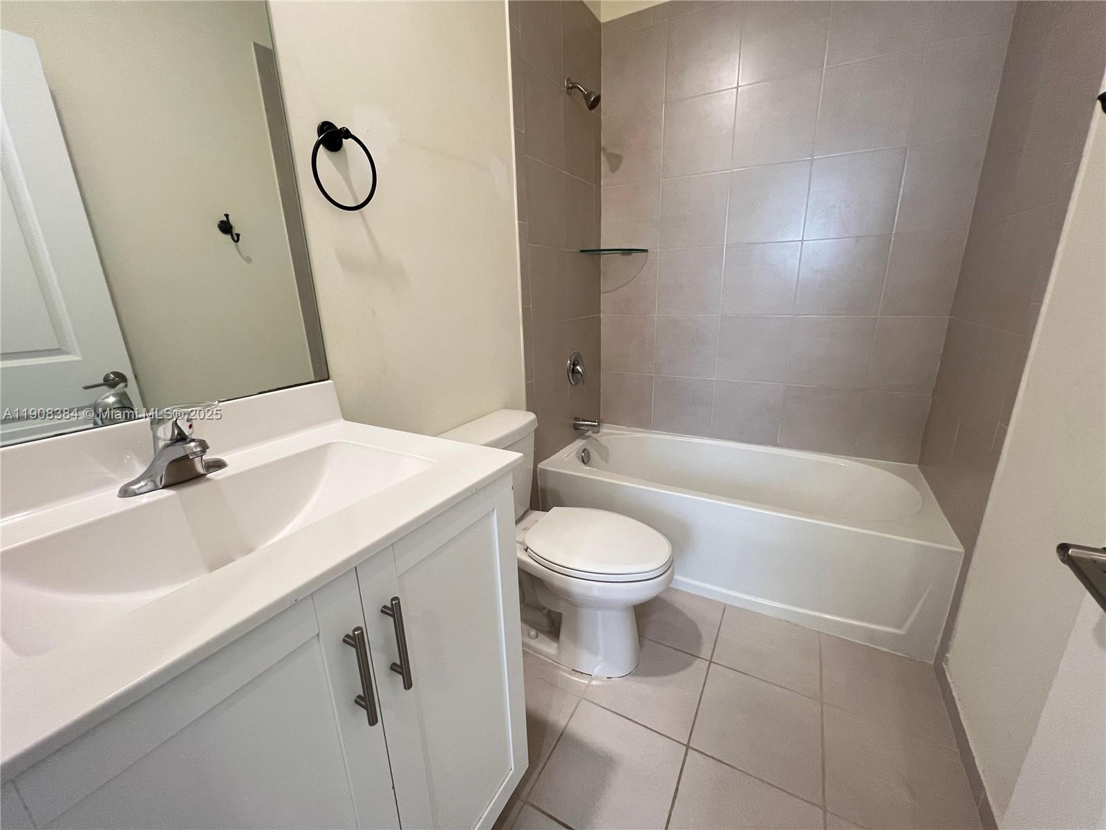 AQUABELLA NORTH REPLAT - Residential Lease