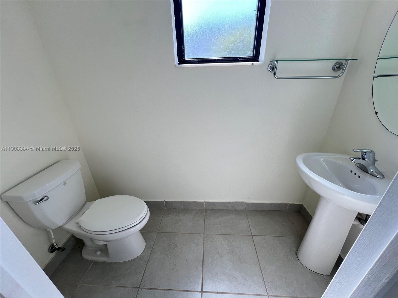 AQUABELLA NORTH REPLAT - Residential Lease