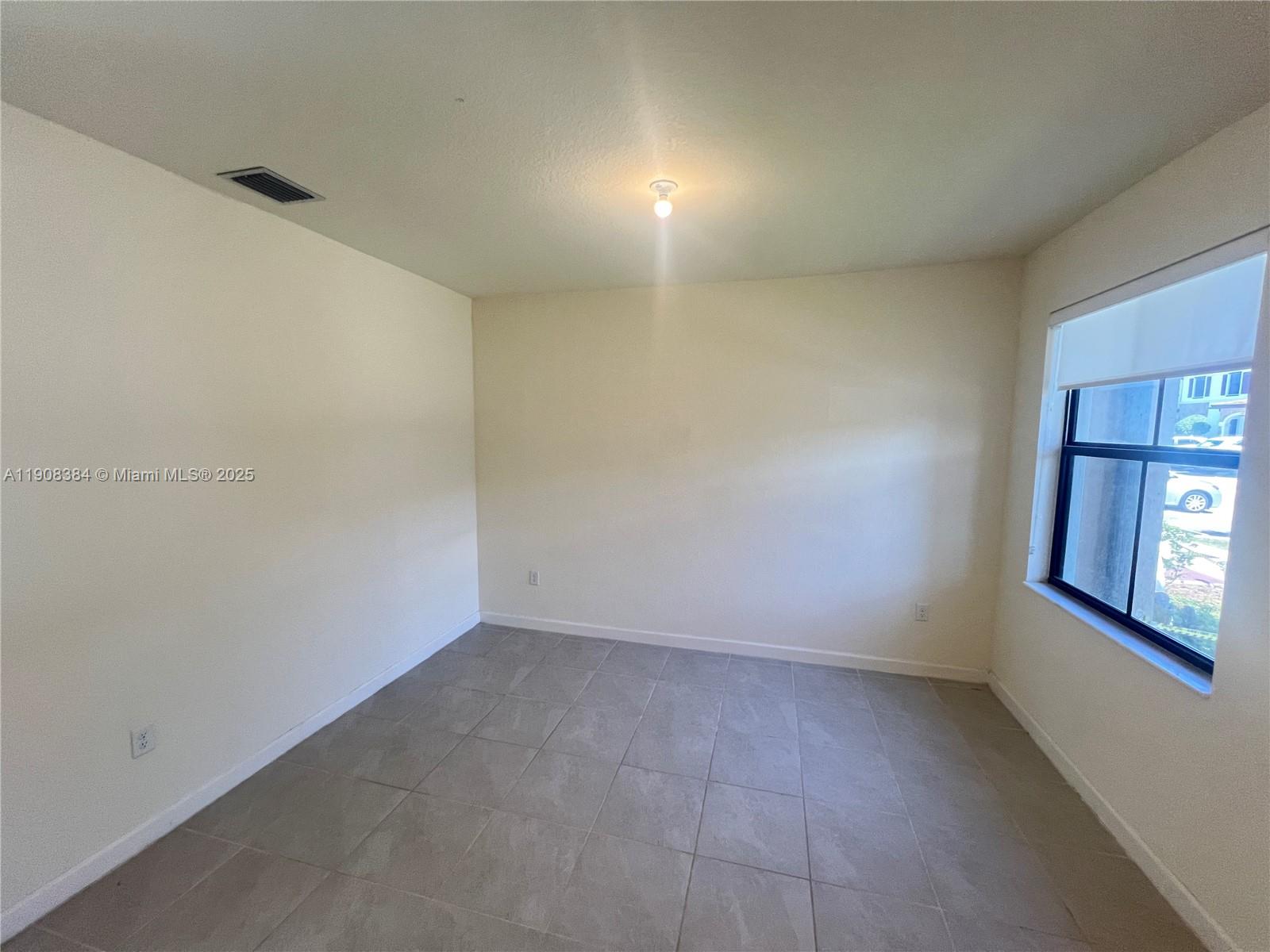 AQUABELLA NORTH REPLAT - Residential Lease