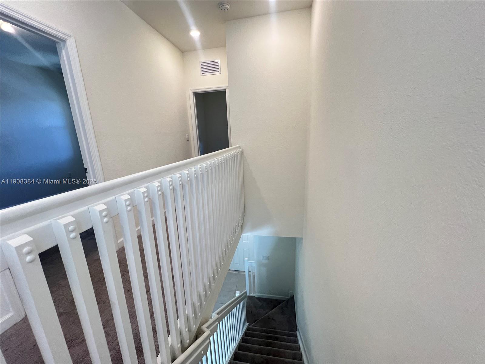 AQUABELLA NORTH REPLAT - Residential Lease