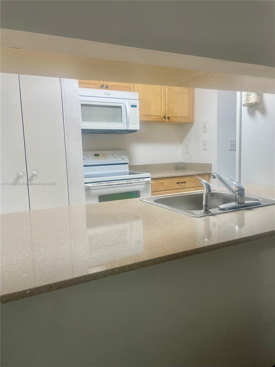 THE FOUNTAINS II CONDO - Residential Lease
