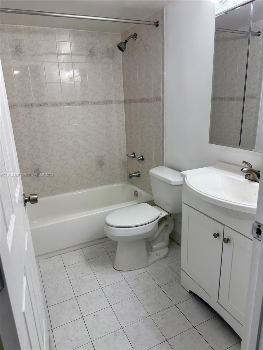 THE FOUNTAINS II CONDO - Residential Lease