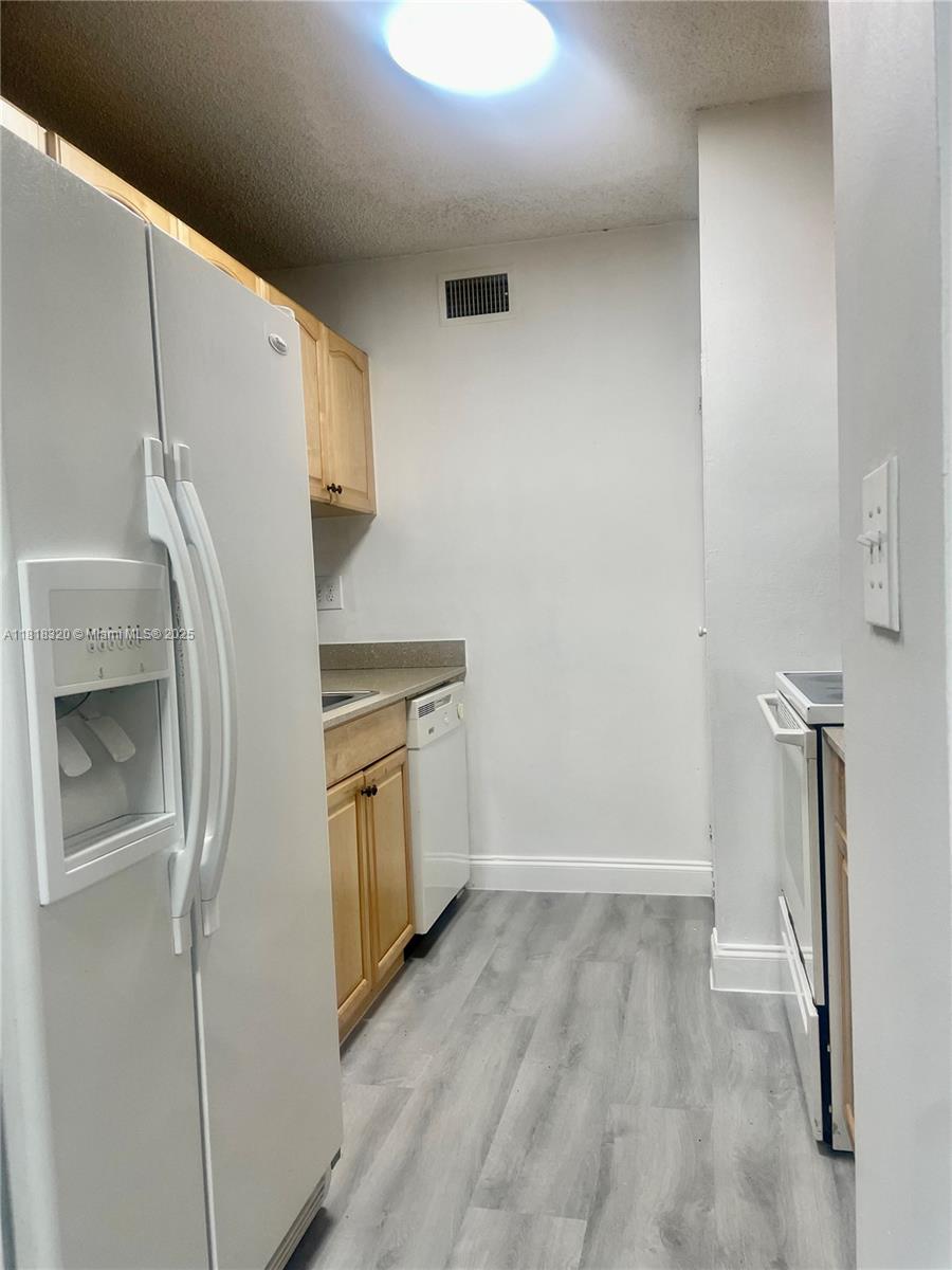 THE FOUNTAINS II CONDO - Residential Lease