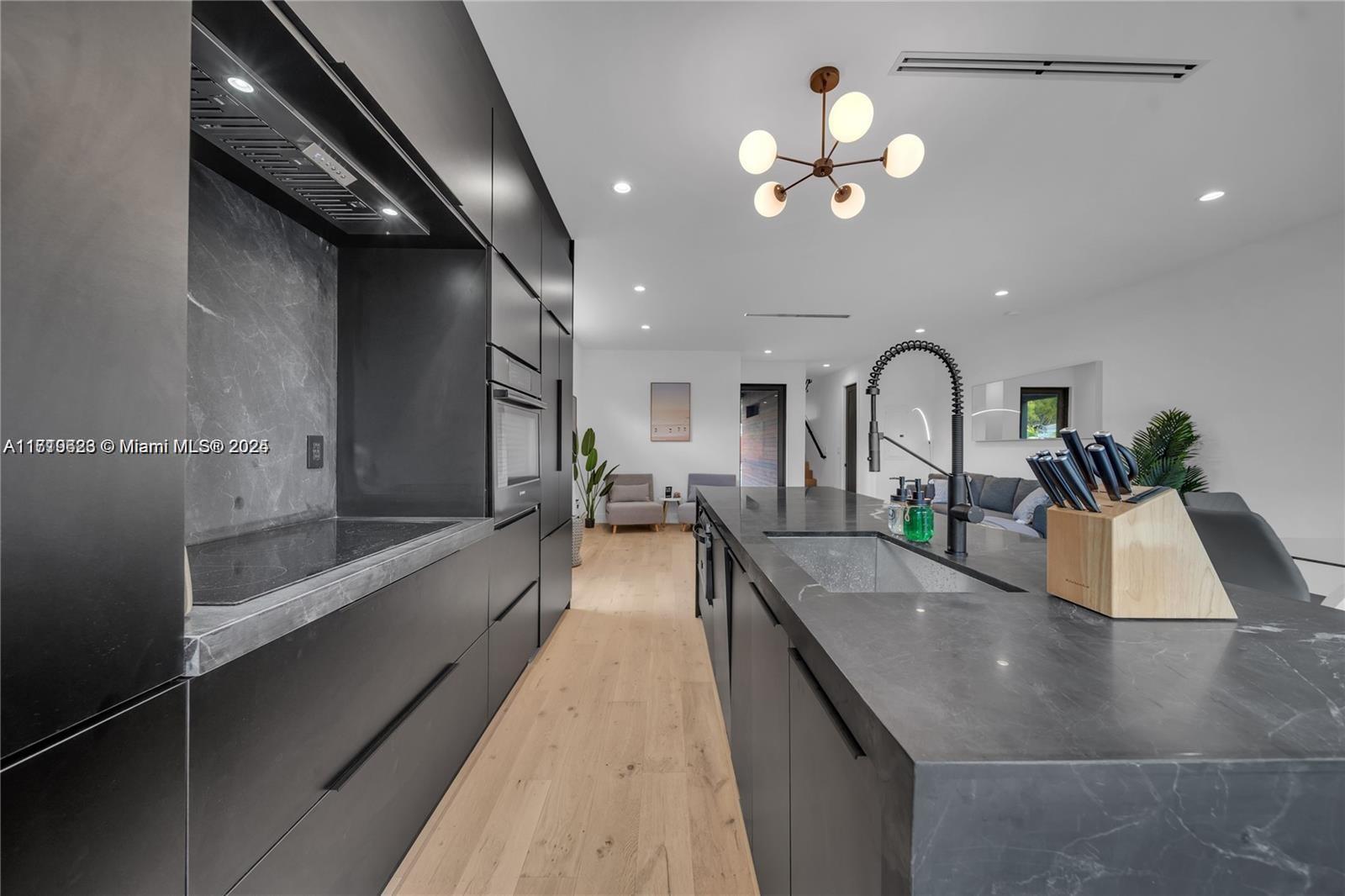 Beautiful brand new townhome with high ceilings. close to design district, brickell, wynwood and miami int airport. Fully furnished. 3 bedrooms, 2 and half bathrooms. Open plan living room, high ceilings, plenty of natural light. ONE YEAR LEASE.