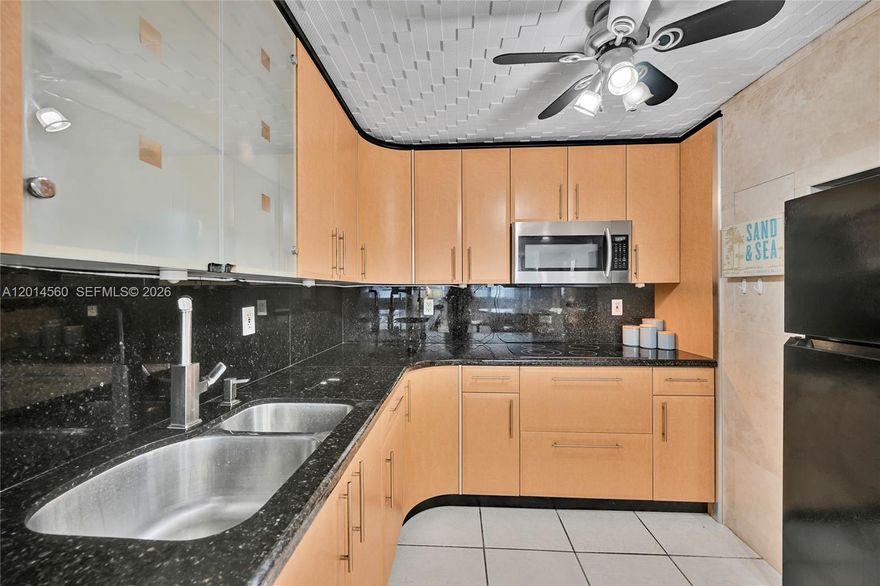 FURNISHED 2 BEDROOM /2 BATHROOMS UNIT WITH OCEAN ACCESS, STAINLESS STEEL APPLIANCES, GRANITE COUNTERTOPS, FULL BEACH SERVICE, BOARDWALK, SUPERMARKET, SHOPS AND RESTAURANTS WITHIN WALKING  DISTANCE.